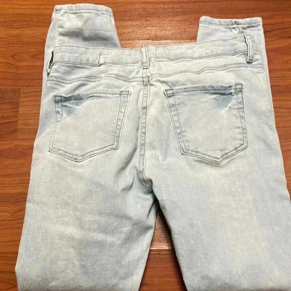 Forever 21 light wash distressed jeans, size 28 - Picture 5 of 5